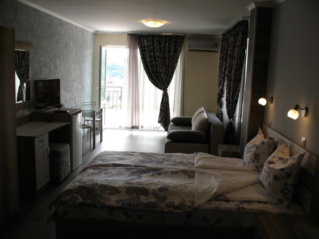 Leon Rent Studio 8 Apartamento Veliko Tŭrnovo Exterior foto